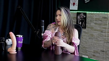 Loira Safada Demonstra Seu Boquete Em Dois Paus E Fica Pelada, Mostrando Sua Buceta Gostosa E Os Peitos - Raphaela Savanah (sheer/red) Halloween