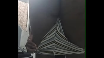 Evelin Safada Mostrando O Rabo