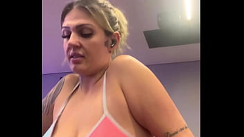 Treinando Academia Louca De Tesão Porque Meu Marido Não Me Fode A 1 M_s ! Tanto Tesão Q Escorria Pelas Perna Os Maronba Me Olhando Eu Com Vontade De Dar !