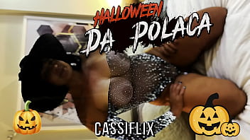 Estava Me Exercitando Na Rua E Encontrei Um Bruxinho Gostoso Que Me Levou Para A Casa E Me Fodeu Bem Gostoso E Assim Curtimos O Halloween