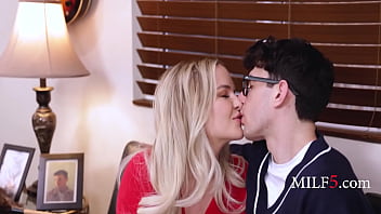 Family Portraiture Threesome Blend - Slimthick Vic | Milf5