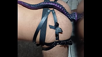 Metiendome Un Tentaculo Por El Culo