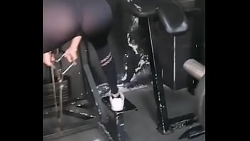 Un Poco De Ejercicio - hot, ass, wife, big-ass, gym, infiel - Video 169014