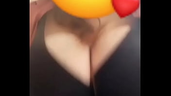Enseñando Las Tetas