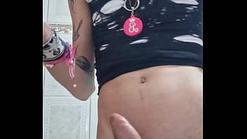 Novinha Trans Batendo Punheta E Gozando Na Mão Batcat