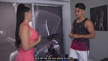 I Meet My Best Friend' Stepmom At The Gym And We End Up Fucking Hard