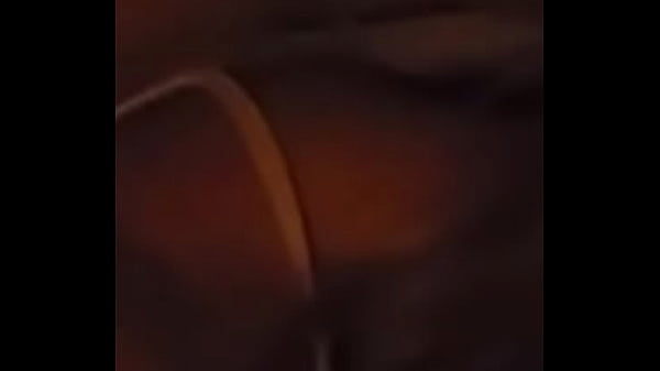 Puedes Ver Que Se Asoma En La Oscuridad?