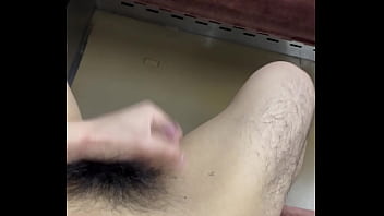 電車で全裸になって露出オナニー