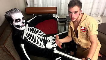 Ftmfucks.com - Trick Or Treat!? Gaybuster Ftm Jock Luke Hudson Fucked By Zack Grayson Who Is Dressed In A Scary Skeleton Costume!