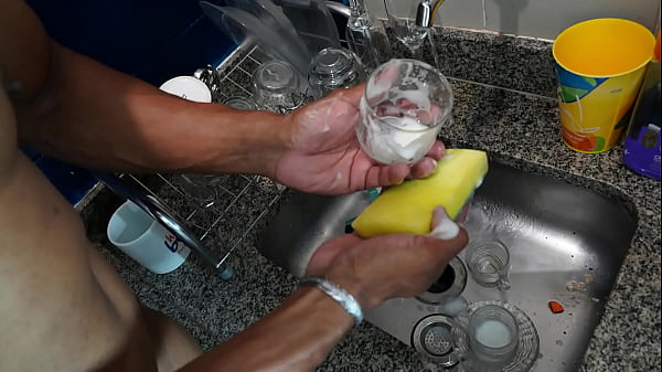 Falou Pra Esposa, Que Estava Ajudando A Enteada No Almoço _ Amopornobr