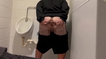 Gay Muestra Su Culo A Todos En Wc Publico