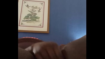 Niquenique Rubbing Her Pussy With Coconut Oil
