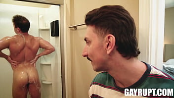 Kyle' Post-workout Surprise: Michael' Shower Invasion