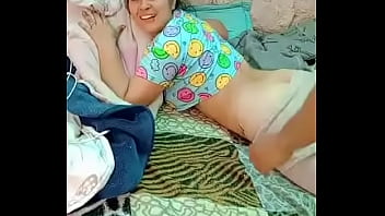 Tiduran Di Ewe Tetangga