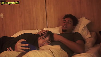 Tengo Sueño Hermanastro, Dejame Acostarme En Tus Piernas, Pero No Metas Tu Pene En Mi Boca Por Favor!!