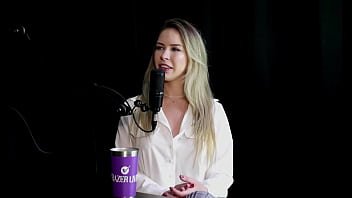 Está Fazendo Bastante Sexo Anal, Gozou, Tem Um Vibrador Que A Faz Ter Squirting Sozinha, E O Seu Conteúdo Com Um Cadeirante... - Milena Moreau (sheer/red)