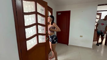 Mi Rica Hermanastra Se Pone Cachonda Al Ver A Su Sexy Vecino, Y Su Hermanastro Le Da Una Dura Follada A Cambio De No Decirle A Sus Padres Que La Encontró Espiando Al Vecino