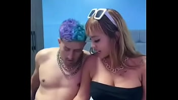 La Culona Ariana Rabanal Jugando Con Sus Amigos