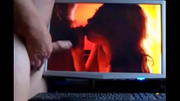 En Solitaire Devant L_écran