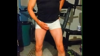 Presentación Striptease Y De Pesas En El Gimnasio.