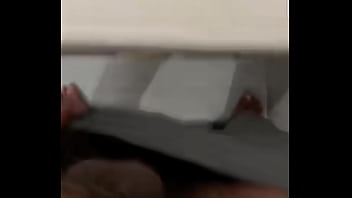 Exibindo O Cuzinho Na Video Chamada Para Estranho Gozar