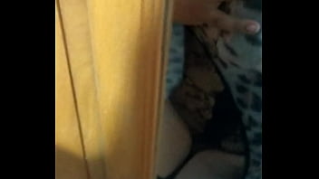 Posando Antes De Que Llegue Mi Macho