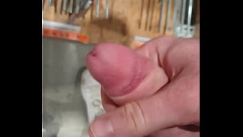 Public Cumshot Im Baumarkt