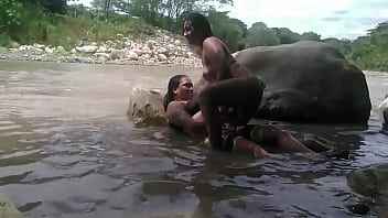 Salida Al Rio Con Mi Amiga Termina En Sexo Lesbico Al Aire Libre Con Personas Alrededor Pero La Adrenalina Hizo Que Fuera Mas Rico El Orgasmo