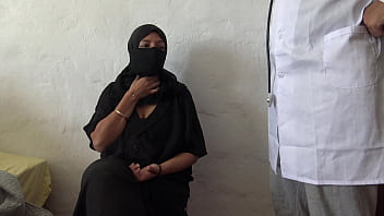 Arab Amateur Wife Drinks Cumshot From Perverted Doctor