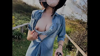 Showing Hairy Pubic Hair To Avoid Detection By People At Tourist Attractions