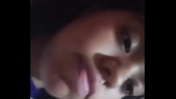 Mira Como Muestra El Hilo Esta Perra