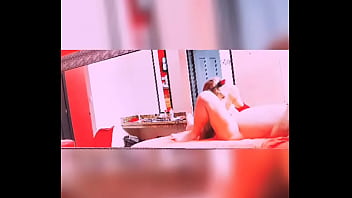 Se Riega Mientras Le Pongo El Condón