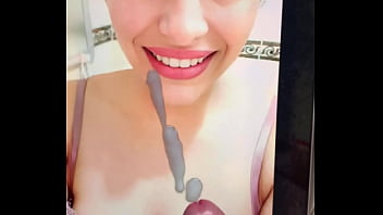 Beautiful Latina Gets Facial Cumtribute