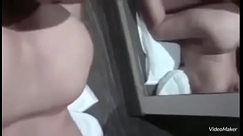 Le Encanta Coger Frente Al Espejo En El Hotel