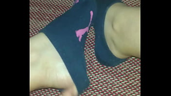 Depois De Um Longo Dia De Trabalho Tirar Essas Meias Soadas