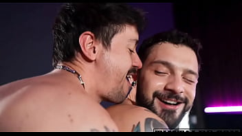 Dois Tatuados Metendo Gostoso