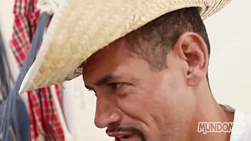 Fodendo No Alojamento Na Roça!