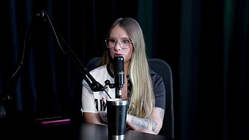 Começou Como Modelo Depois De Se Fazer Ser Demitida, Fez Vídeos De Sexo Hot, A Família Aceita Bem, E Quando Gravou Com Mulheres... - Naty Varga (sheer/red)