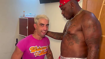 Negão Dotado Americano Fudendo Cu De Afeminado