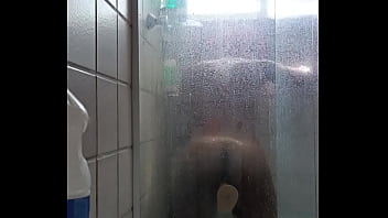 Preta Safada Brincando No Banho Coloso. No Banho Coloso