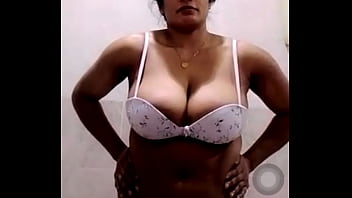 Big Tity Dimi Shower Time 4