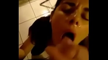 Mi Petite Sacando Toda La Lechita.