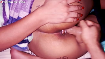 Plug Anal Mas Dildo En El Culo Y Vagina De Mi Amiga Su Amigo La Masturba