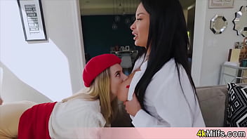 Stepmom Helps To Teach My Gf How To Satisfy A Man And She Is An Expert