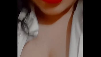 Mostrando Mi Tetas