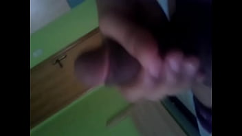 Chico Muy Exitado Tocandose El Pene