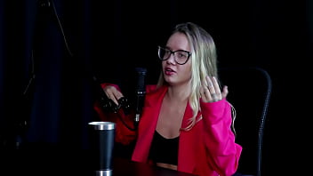 Fez Seu Aniversário De Dezoito Anos No Motel, Foi Expulsa, Está Leiloando Sua Virgindade, Ama Chupar E Participou De Uma Mansão - Marangoni (sheer/red)