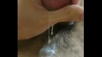 Novinho Se Masturbando Até Gozar Gostoso!