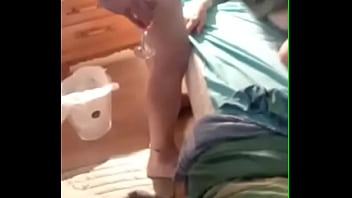 Esposa La Chupa A Su Amante Mientras El Cornudo Filma