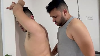 Me Follo A Mi Mejor Amigo Luego De Espiarlo Mientras Se Baña.